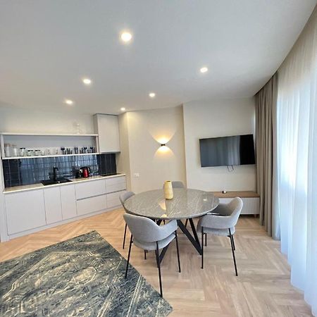 Holiday Lux Tower Batumi Exterior photo