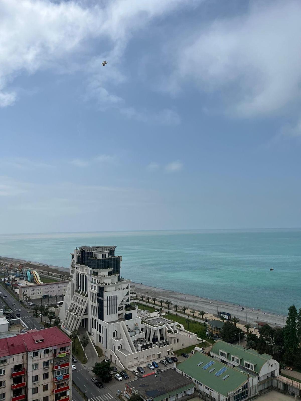 Holiday Lux Tower Batumi Exterior photo